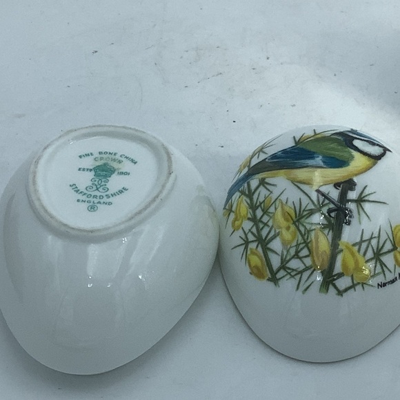 Three English Bone China Egg - Shaped Trinket Boxes with Bird Design - Picture 5 of 9